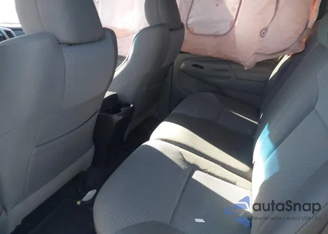 2015 Toyota Tacoma Base V6 z USA, uszkodzony, nr VIN 5TFLU4EN4FX140596